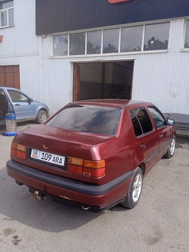 продаю аворийное авто: Volkswagen Vento: 1992 г., 1.8 л, Механика, Газ, Седан