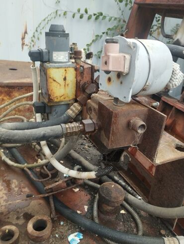 Другое оборудование для производства стройматериалов: Гильотина, разматыватель ( клеть) остаток кровельного металла, все — 4