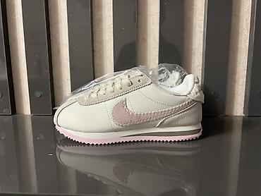 red center: Кроссовки, 36.5, Nike, Новый, цвет - Розовый, Самовывоз, Платная доставка — 3