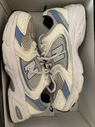 sandalii new look: Кроссовки 
38-39 размер 
закос под new balance 
продаю за 500сом