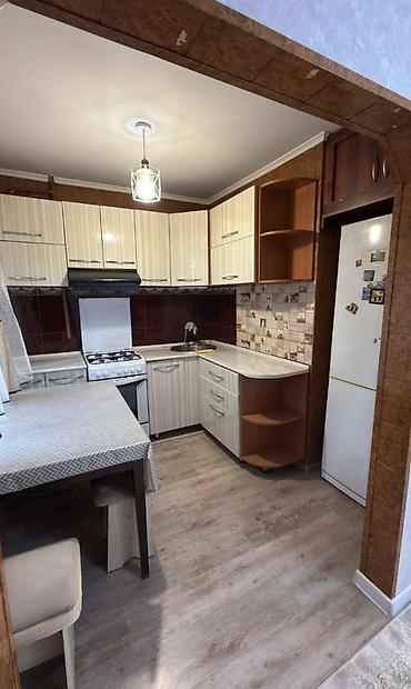 Квартиры: 3 комнаты, 60 м², 7 мкр 104 серия, 1 этаж, Евроремонт — 2