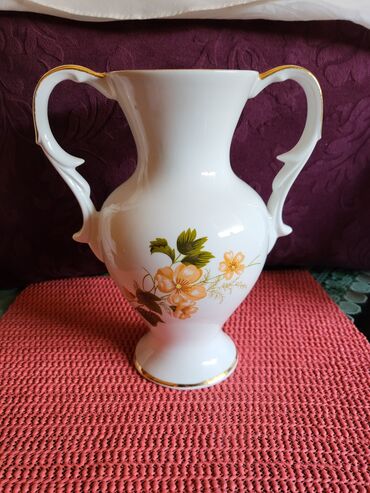 Ostali kućni dekor: Vaza nova 70te Zajecar porcelan. Vaza visina. 21cm — 1