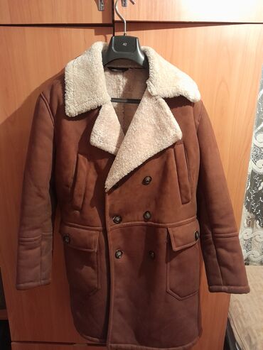 коричневое пальто: Продаю мужскую дублёнку. не натуралка. состояние хорошее фирма Zara