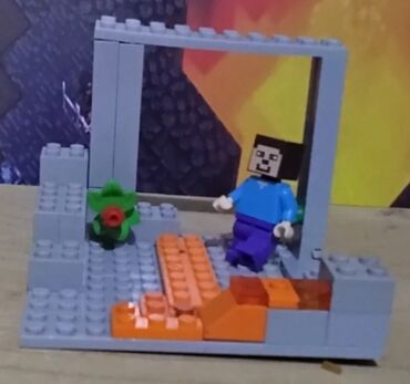Oyuncaqlar: Minecraft Lego dəsti, personajlar və elementlərlə. Dəstdə personaj