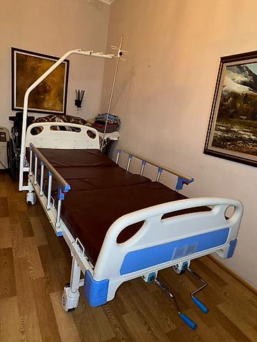 коляски инвалидные с электроприводом: Функциональная медицинская кровать с механическим приводом - Две — 2