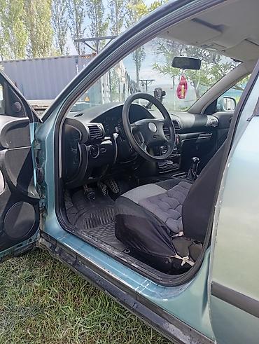 баа: Volkswagen Passat Variant: 2000 г., 1.6 л, Кол менен иштөөчү, Бензин, Универсал — 1