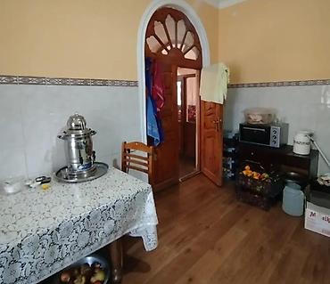 Həyət evləri və villaların satışı: Möhtesem mezereli cox gozel bir ev satisa cixdi Havasi Görünüsü insana — 5