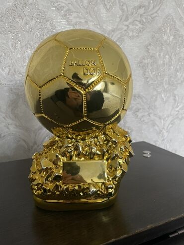 книга история кыргызстана: Сувенирная статуэтка «Ballon d’Or» (Золотой мяч) - Декоративная
