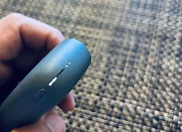 qelyan aparatı: IQOS cihaz satılır, tünd göy rəngdədir. İkinci əldir, amma çox — 3