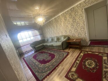 квартира токтогула: 3 комнаты, 60 м², 104 серия, 3 этаж