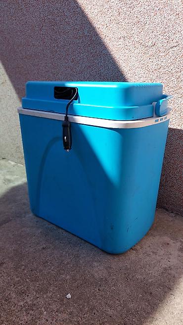 Frižideri: Komad 4000 din. Prijenosni auto frižider/termo kutija (12V) - Boja — 13