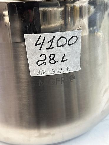 Кухонные принадлежности: Кастрюля из нержавеющей стали MGFR, объём 28 л. Особенности: - — 2
