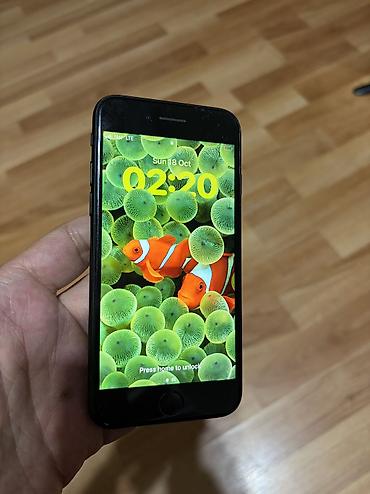 iphone 5c: IPhone SE 2020, 64 GB, Qara, Barmaq izi, Simsiz şarj — 8