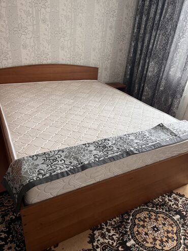 продаю двухспальную кровать: Спальный гарнитур, Двуспальная кровать, Б/у