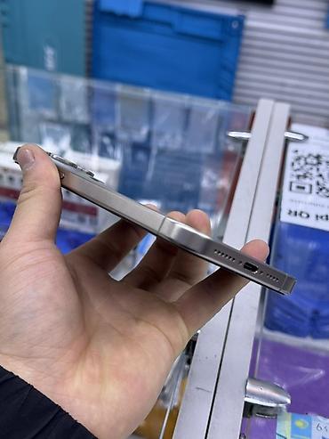 Apple iPhone: IPhone 15 Pro Max, Б/у, 256 ГБ, Серебристый, Защитное стекло, Кабель, Зарядное устройство, 87 % — 7