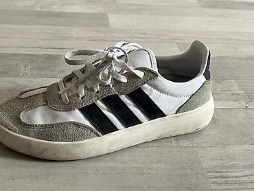 heri xoncasi: İdman ayaqqabıları – 2 cüt 1) Ağ/qara Adidas üslubunda klassik — 2