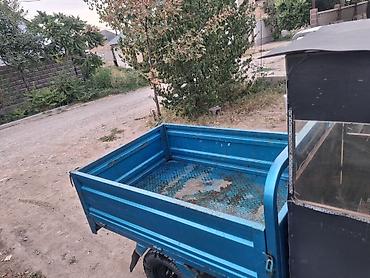 низкий кабина: Грузовой трицикл (мототрицикл) с кабиной и открытым кузовом. Сатылат — 4