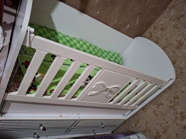 Beşiklər: Oğlan və qız üçün, İşlənmiş, Dördbucaq, Beşik, Dəst ilə, Matras ilə, Yellənmə mexanizmsiz