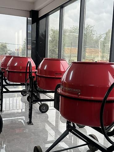 маленький компрессор: Бетоносмесители барабанного типа (CONCRETE MIXER) Описание: - — 2