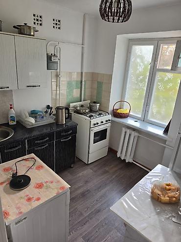 osh flat: 3 комнаты, 56 м², Мед Академия Хрущевка, 3 этаж, Старый ремонт — 3