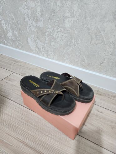 масло для тела: Эркектердин сандалийи, 38, Skechers, Колдонулган, түсү - Күрөң