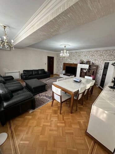 Uzunmüddətli kirayə mənzillər: Əhmədli metrosu,Katvnin arxasında,9 mərtəbənin,9-cu mərtəbəsində,3 — 3