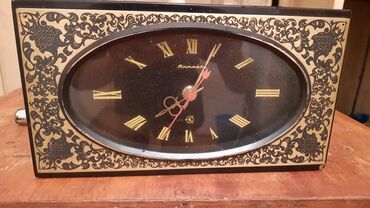 Антикварные часы: Продаю старинные часы она рабочая, надо только батареи поставить