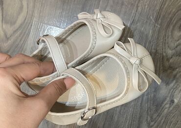 белые туфли: Туфли в хорошем состоянии 22-23 размер