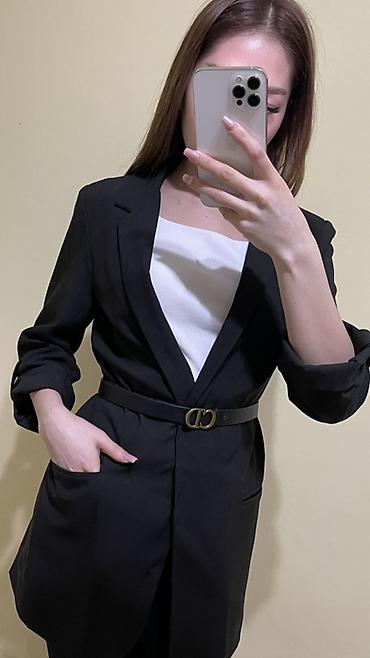 Пиджаки, жакеты: Женский удлиненный черный пиджак - Классический крой с лацканами — 7