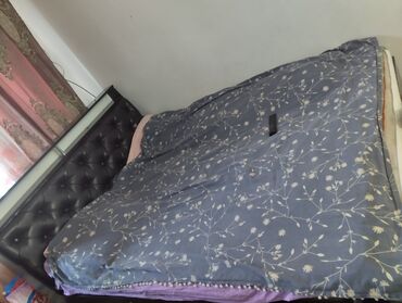 кресло кроват: Спальный гарнитур, Двуспальная кровать, цвет - Черный, Б/у