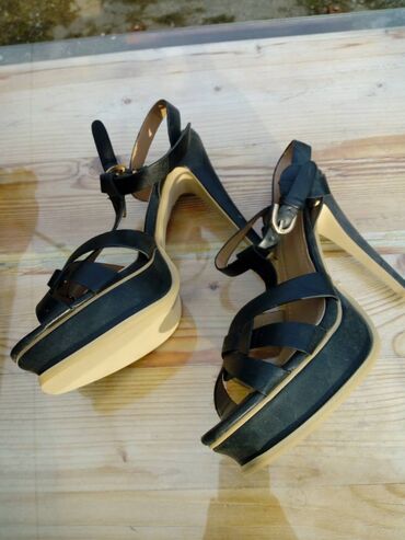 grubin usce: Sandals, 40
