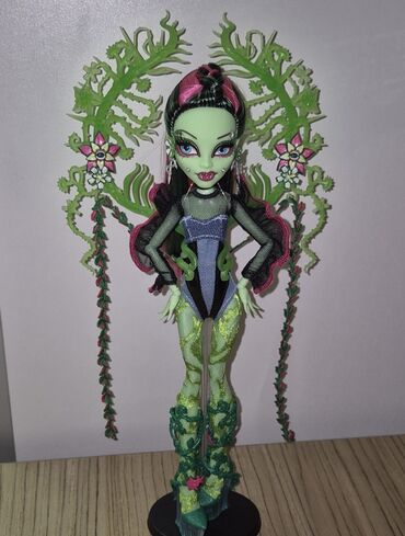 Oyuncaqlar: Venus Mcflytrap Monster High kukla.
Венера кукла Monster High