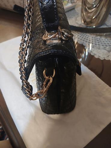 m sat daljinski: GUESS ženska torba – crna, manja crossbody/ručna torbica sa — 3