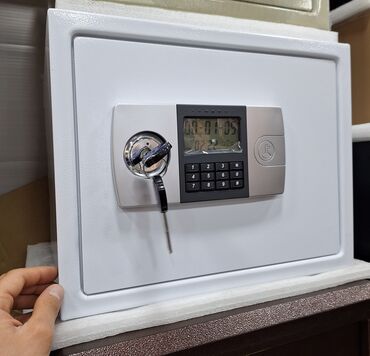 Seyflər: Elektron kilid və açar ilə təchiz edilmiş təhlükəsiz qutu. Evdə