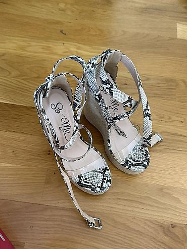 Босоножки, сандалии, шлепанцы: Brend: So Me (1 dəfə geyinilib) Model: platformalı künc daban (wedge) — 2