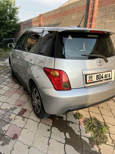Toyota: Toyota ist: 2003 г., 1.5 л, Автомат, Бензин, Хэтчбэк