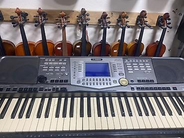 Yamaha klavişli sintezator - Model: Yamaha PSR-3000 (ekranda və