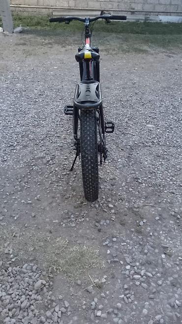 Fatbike tipli dağ velosipedi - Geniş “fat” təkərlər: dərin