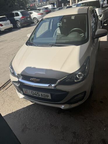 опель внедорожник: Элегантный хэтчбек Chevrolet Spark 2020 год бежевого цвета, идеально