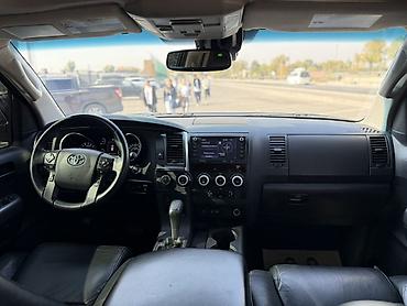 секуа: Toyota Sequoia: 2021 г., 5.7 л, Автомат, Бензин, Внедорожник — 7