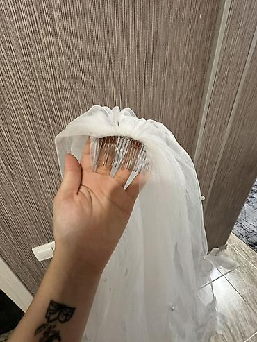 букет невесты: Свадебная фата с 3D‑цветами и жемчужными акцентами В комплекте: фата — 2