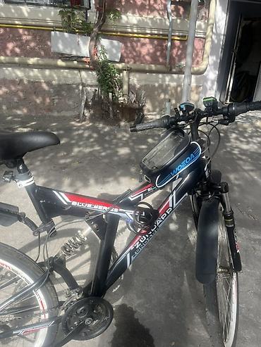velosipedler 28: Dağ tipli/şəhər üçün uyğun velosiped - Rəng: qara, qırmızı-ağ — 3
