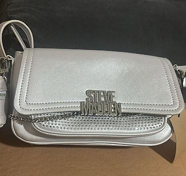 sinsay valjevo: Steve Madden srebrna crossbody torba sa ukrasnim nitnama i logotipom — 1