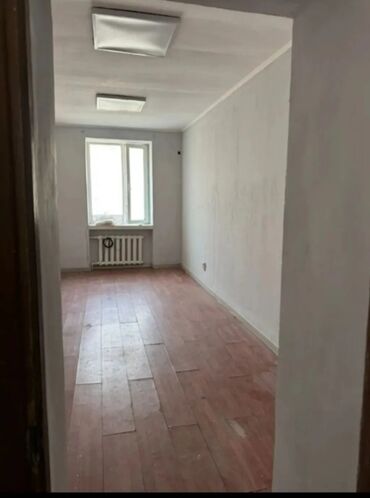 срочно продаётся 1 комнатная квартира в районе шлагбаум по улице кенсуйская 17 пересекает интергельпо: 1 бөлмө, Кыймылсыз мүлк агенттиги, Чогуу жашоосу жок, Эмерексиз