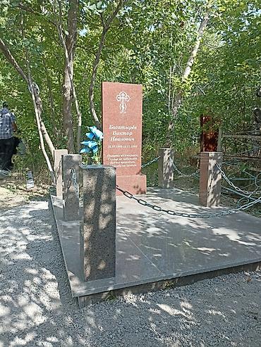 Ритуальные услуги: Облицовка надгробий, Уход за могилами, Изготовление табличек | Габбро, Мрамор, Гранит | Установка, Оформление — 27