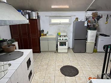 Продажа коттеджей и домов: 6 комнат и более, 220 м², 4 соток, Бишкек, Собственник — 25