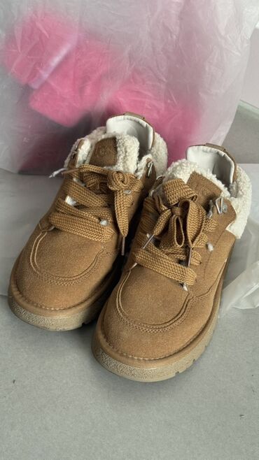 Ботинки и ботильоны: Цена: Коричневая 3имняя обувь (38р) 500 сом Розовые ботинки на — 3