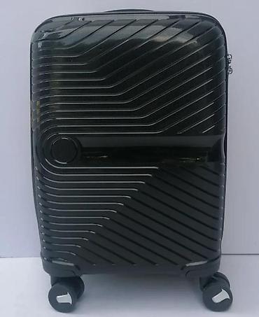 Putni koferi i torbe: Crni čvrsti kofer sa teksturiranim dizajnom, idealan za putovanja — 3