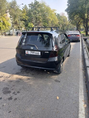 срочно продаю хонда серви: Honda Fit: 2002 г., 1.3 л, Автомат, Бензин, Хэтчбэк