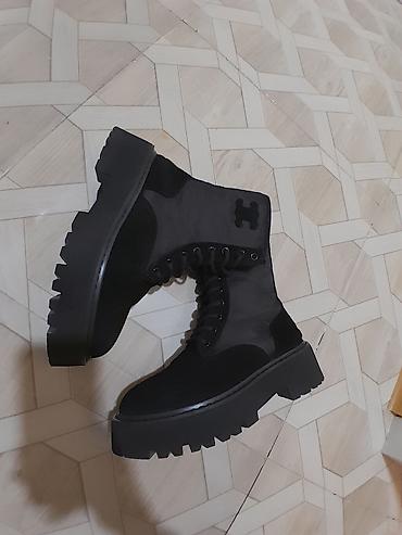 lova batinka: Nabukdu,içi mexsizdi.Celine İtalia fırmasıdı,razmeri 38. baha alınıb — 2